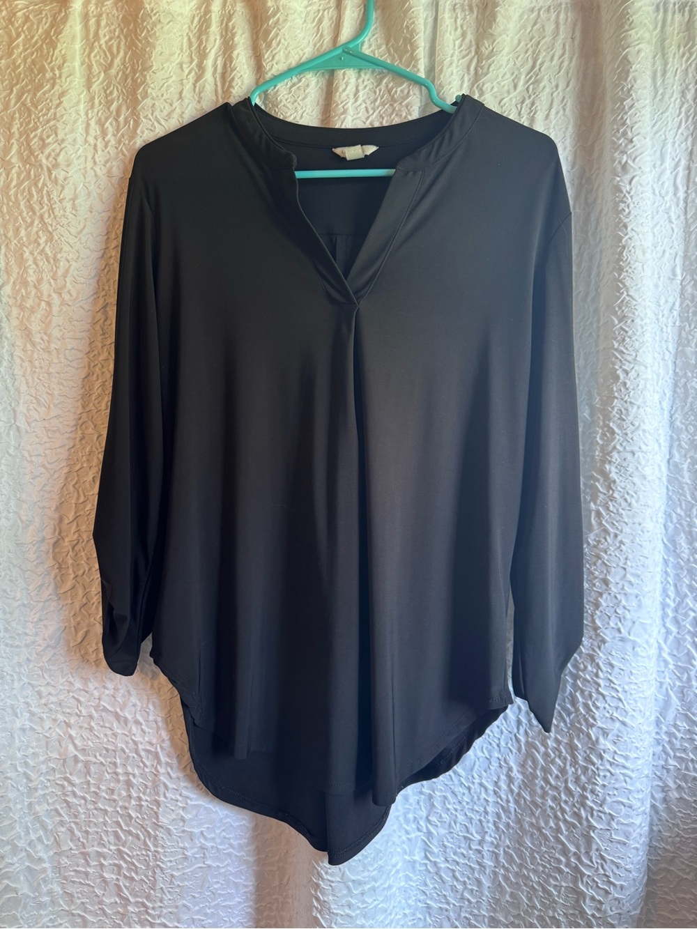 Black Women’s V-Neck Long Sleeve Top